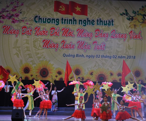 Du khách hào hứng đến xem chợ Tết quê ở Phong Nha – Kẻ Bàng - Anh 2